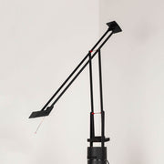 Artemide Tizio 50 Schreibtischlampe Schwarz, ikonische Designer-Tischleuchte von Richard Sapper mit beweglichem Arm