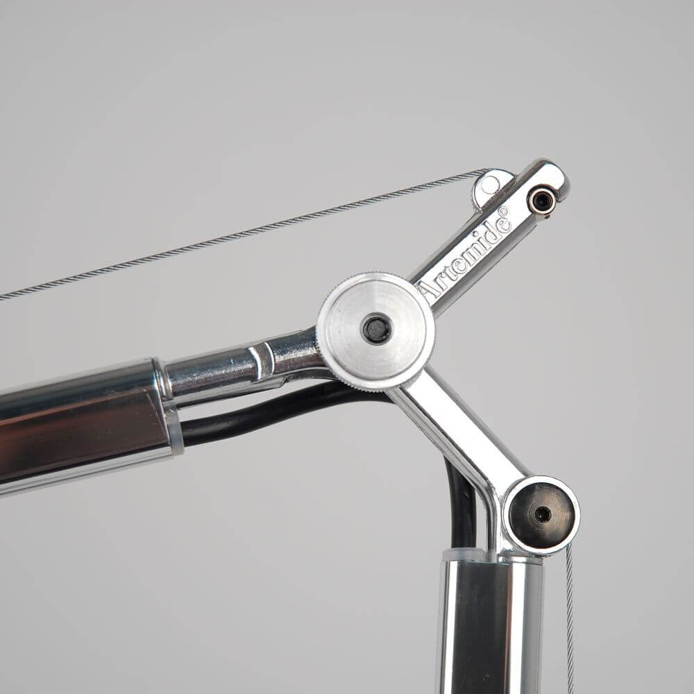 Artemide Tolomeo Lettura Body Körper Gelenk mit Federnausgleichssystem aus poliertem Aluminium.