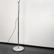Artemide Tolomeo Mega Standfuss mit Stab, Metallgestell silber, runde Basis, Seitenansicht