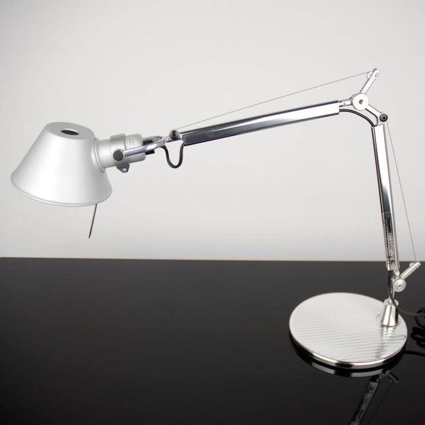 Artemide Tolomeo Micro Tischlampe in Alu-Glänzend, kompakte Design-Tischleuchte mit verstellbarem Arm