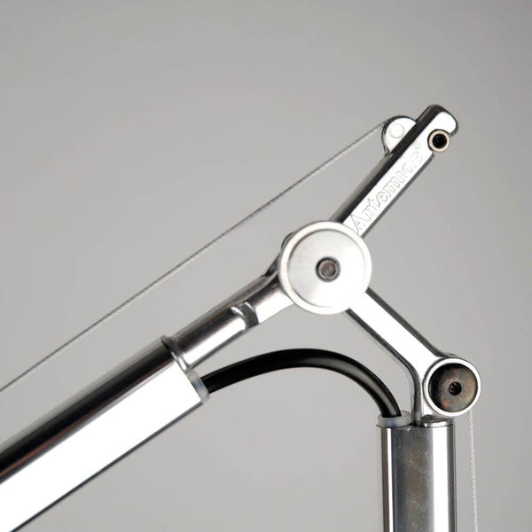 Artemide Tolomeo Micro Tischlampe, kompakte Design-Tischleuchte mit verstellbarem Arm