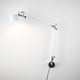 Artemide Tolomeo Parete Wandleuchte mit flexibler Doppelarm-Struktur aus Aluminium an der Wand installiert.