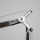 Detailansicht der Artemide Tolomeo Parete Wandleuchte mit flexibler Halterung und hochwertiger Verarbeitung.