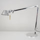 Artemide Tolomeo Tavolo Tischleuchte mit funktionalem Design und Aluminiumstruktur, ideal für Schreibtisch und Büro.