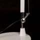 Detailaufnahme der Artemide Tolomeo Tavolo Tischleuchte, zeigt das funktionale Design und die hochwertige Verarbeitung.
