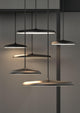 Artist 40 LED Pendelleuchte in modernem Design, bietet stilvolle Beleuchtung für jeden Raum.