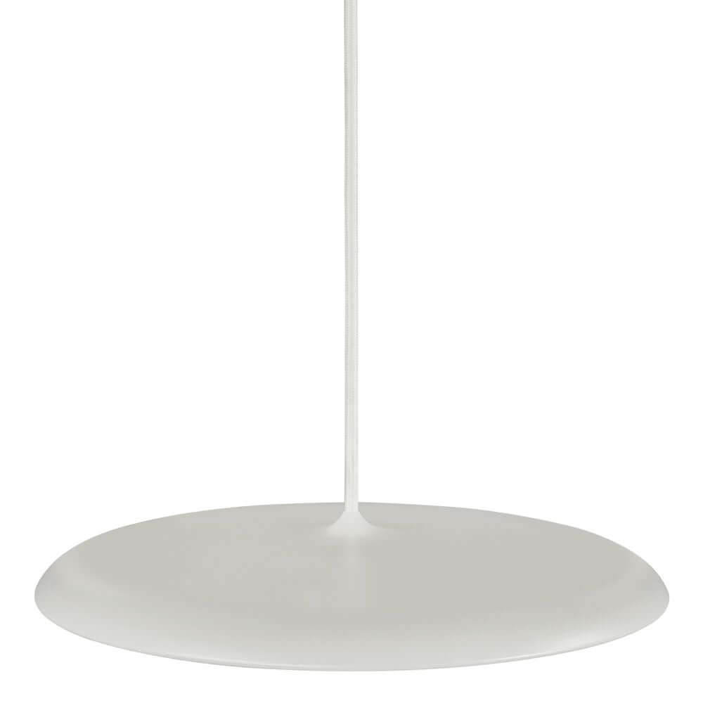 Artist 40 LED Pendelleuchte in schlichten, zeitlosen Design, inspiriert von der Musikwelt, mit beckenförmigem Lampenschirm.