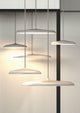 Artist 40 LED Pendelleuchte in modernem Design, schlichte Formen und zeitloses Erscheinungsbild.