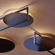 Moderne Deckenleuchten mit runden und rechteckigen Elementen in elegantem Design.