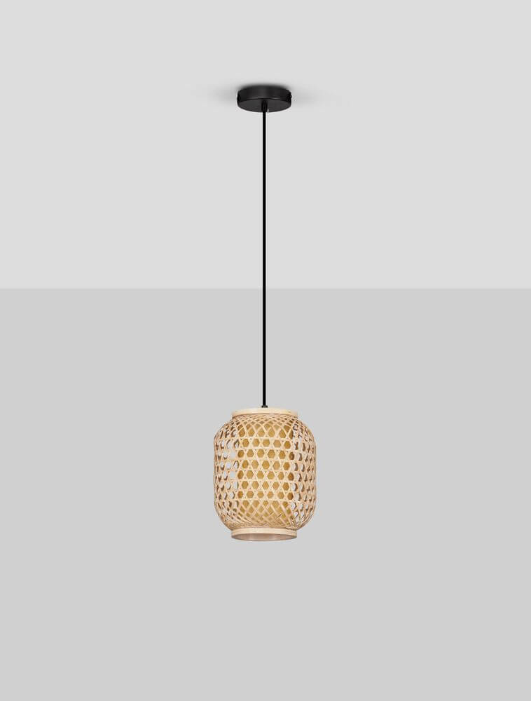 Asma Pendelleuchte Ø 20cm mit filigraner Rattan-Hülle in Naturtönen und schwarzem Baldachin.