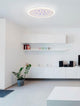 Astro LED Deckenleuchte 3000K Weiß im modernen Wohnraum mit weißer Decke und Regalen.