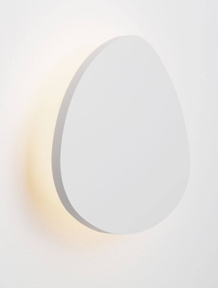 Atena LED Wandleuchte 3000K Weiß mit modernem, eiförmigem Design für stimmungsvolle Beleuchtung.