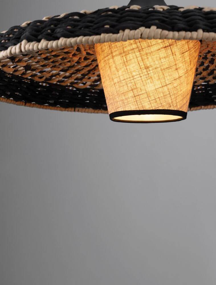 Aura Pendelleuchte Ø 61cm Rattan mit elegantem Lampenschirm aus Rattan und warmem Licht.