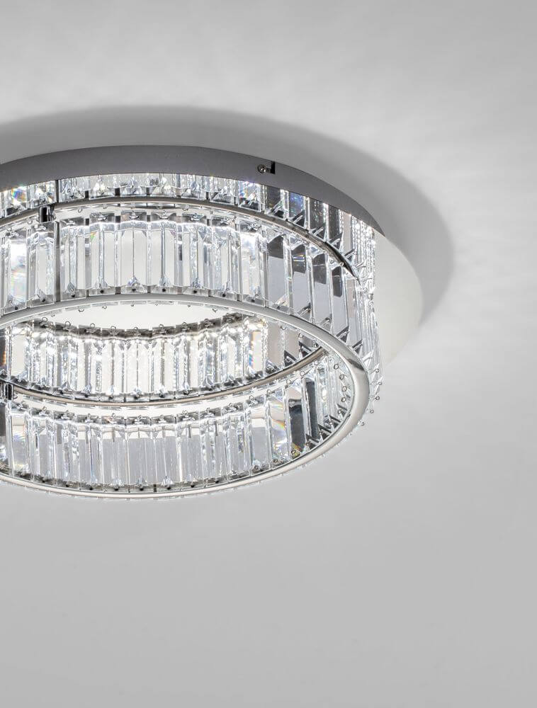 Aurelia LED Deckenleuchte 3500K Chrom mit glasklaren K5 Kristallen und verchromtem Metall.