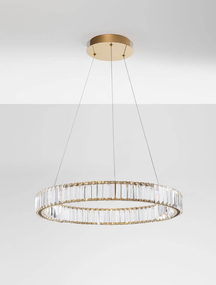 Aurelia LED Pendelleuchte Ø 60cm 3500K mit klaren Kristallen und schlankem Chromring.
