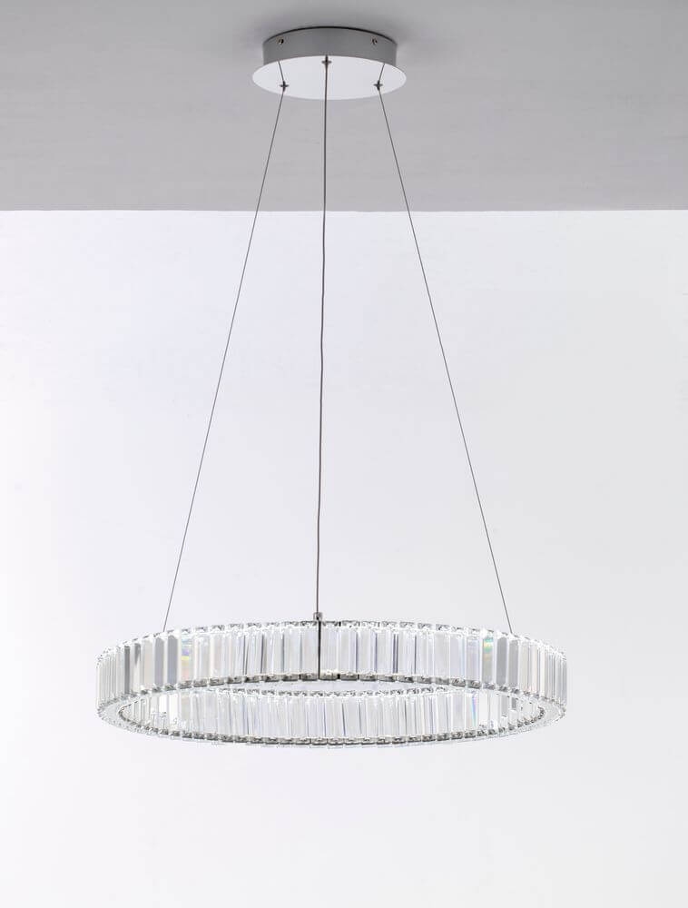 Aurelia LED Pendelleuchte Ø 60cm 3500K mit klarem K5 Kristall und schlankem Chromring.
