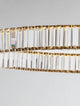 Detailaufnahme der hochwertigen K5-Kristalle der Aurelia LED Pendelleuchte Ø 80cm 3500K.