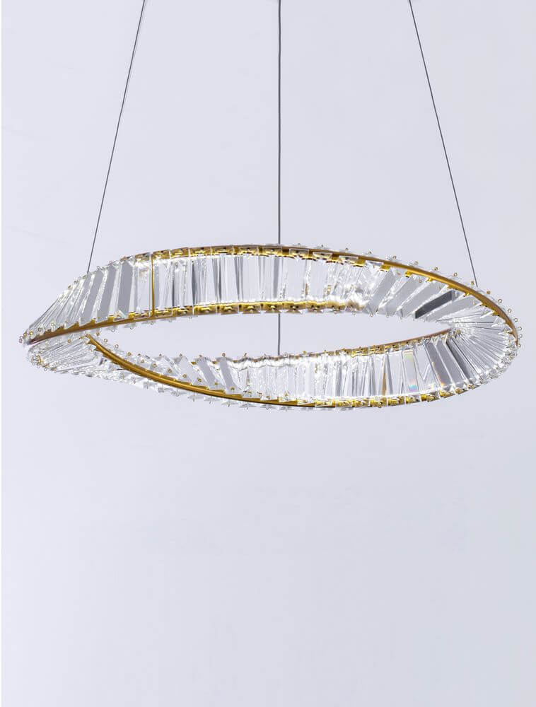 Aurelia LED Pendelleuchte 3500K Gold mit geometrischem Design und facettenreichen Glasstäben.