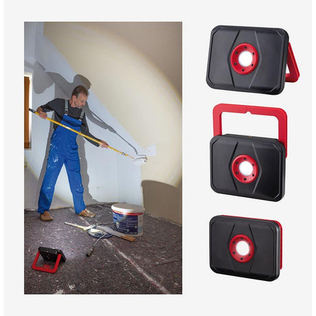 LED Akkuleuchte Worklight in Schwarz-Rot, ideal zum Streichen und für Outdoor-Arbeiten, mit USB-Ladefunktion.