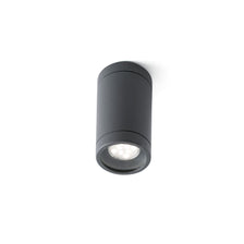 Plafonnier d’extérieur OLOT GU10 IP44 installé au plafond, design moderne en gris foncé.