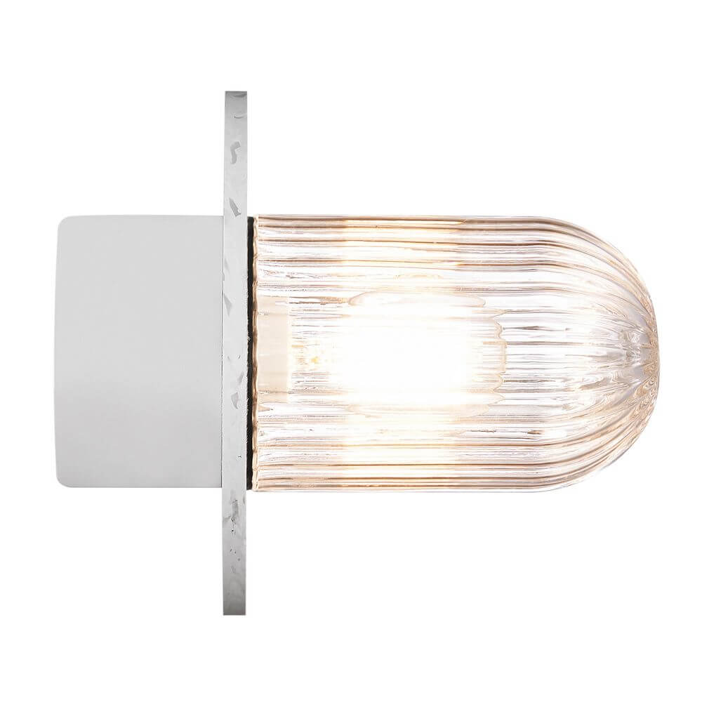 Außendeckenlampe Januka IP54 mit klarem Licht und modernem Design für Außenbereiche.