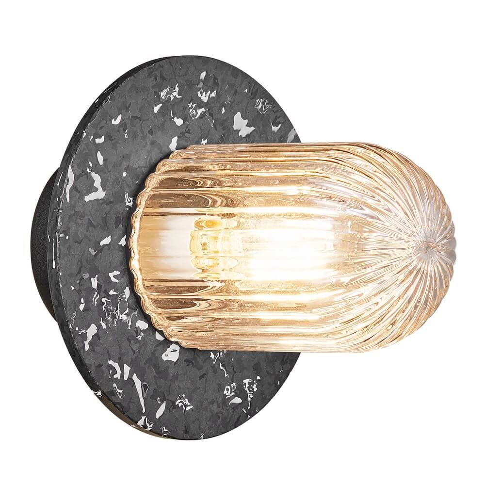 Außendeckenlampe Januka IP54 in modernem Design mit Glas und schwarzem Gehäuse.