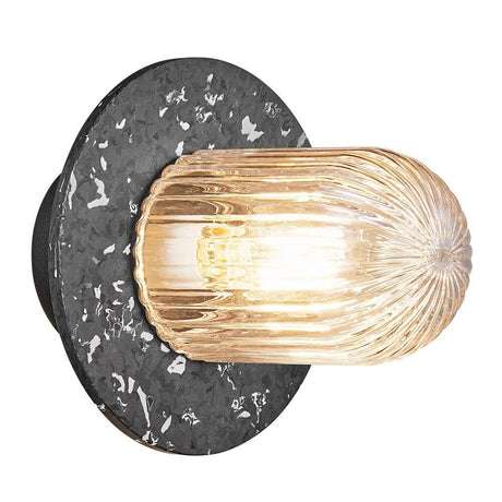 Plafonnier d’extérieur Januka IP54 au design moderne avec verre et boîtier noir.