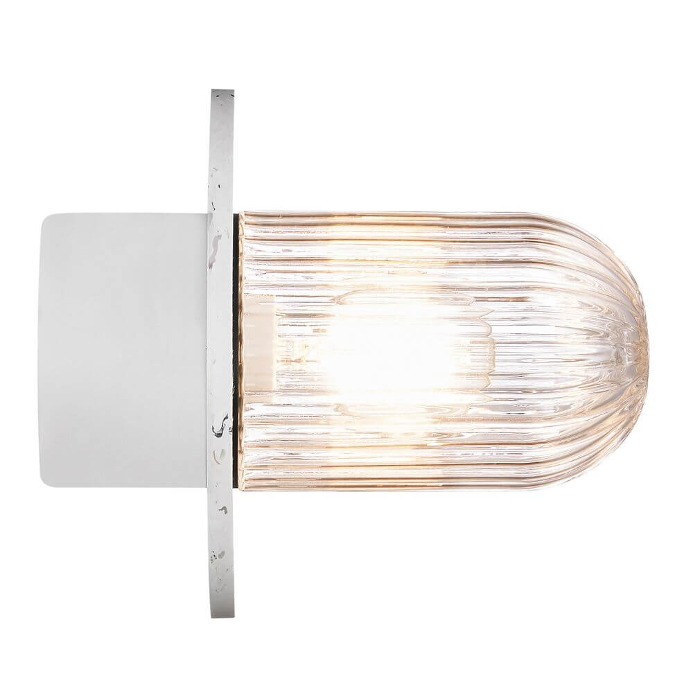 Außendeckenlampe Januka IP54 in modernem Design mit klarem Glas und metallischer Halterung.
