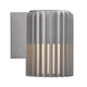 Außenwandlampe Aludra IP54 in modernem Design mit strukturierter Oberfläche und warmem Licht.