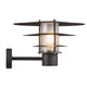 Außenwandlampe Bastia 35 IP54 an der Wand montiert mit modernem Design und eleganter Beleuchtung.