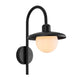 Außenwandlampe Berlo IP44 mit eleganten Linien und großem Diffusor für blendfreies Licht.