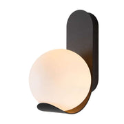 Außenwandlampe Dalius IP44 mit opalmattem Schirm im Art-Déco-Stil, modern und atmosphärisch