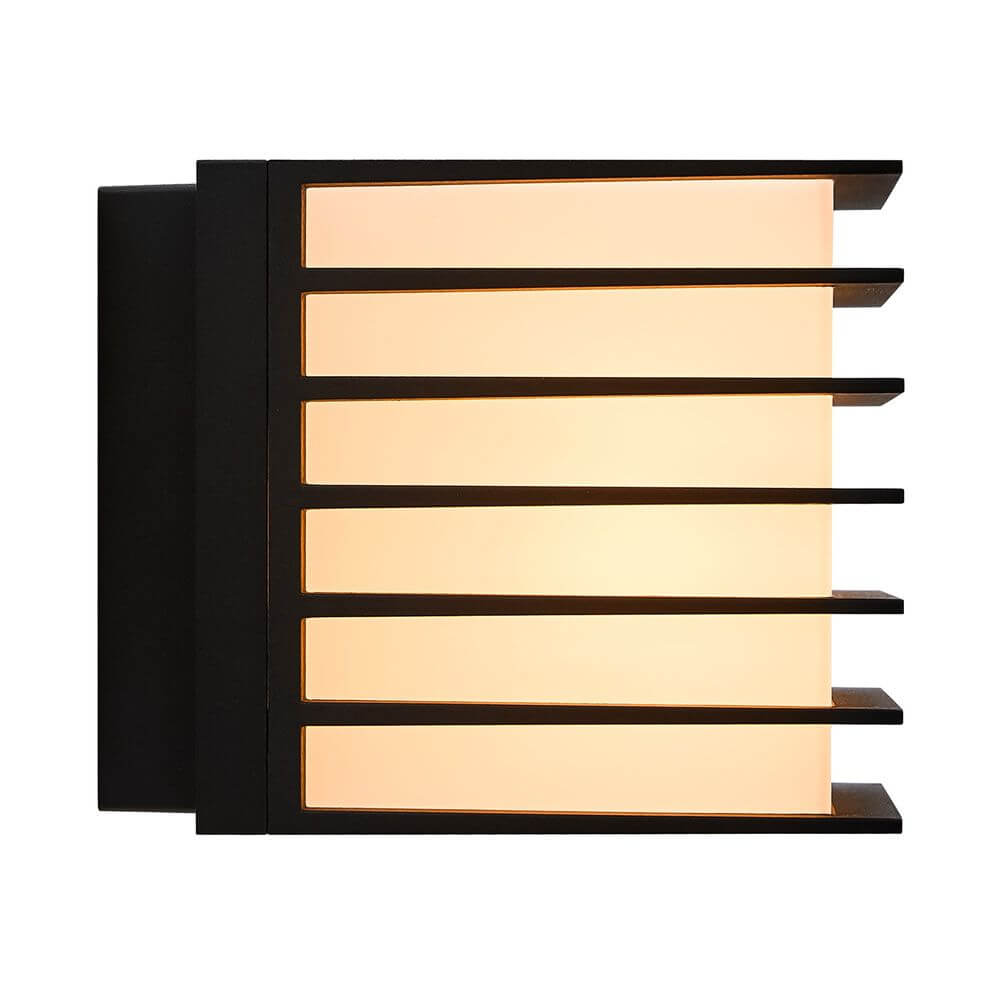 Außenwandlampe Fluctus 13 IP44 mit modernem Design und diffusen Licht für Außenbereiche.