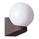 Außenwandlampe Hayley IP44 mit elegant geriffeltem Metallsockel und glänzender Glaskuppel.