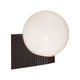 Außenwandlampe Hayley IP44 mit elegant geriffeltem Sockel und glänzender Glaskuppel.