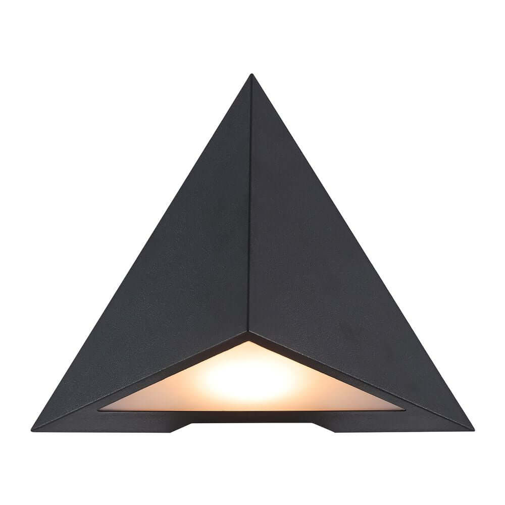 Außenwandlampe Konit IP44 in modernem, geometrischem Design mit dreieckigem Schirm.
