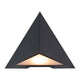 Außenwandlampe Konit IP44 in modernem, geometrischem Design mit dreieckigem Schirm.