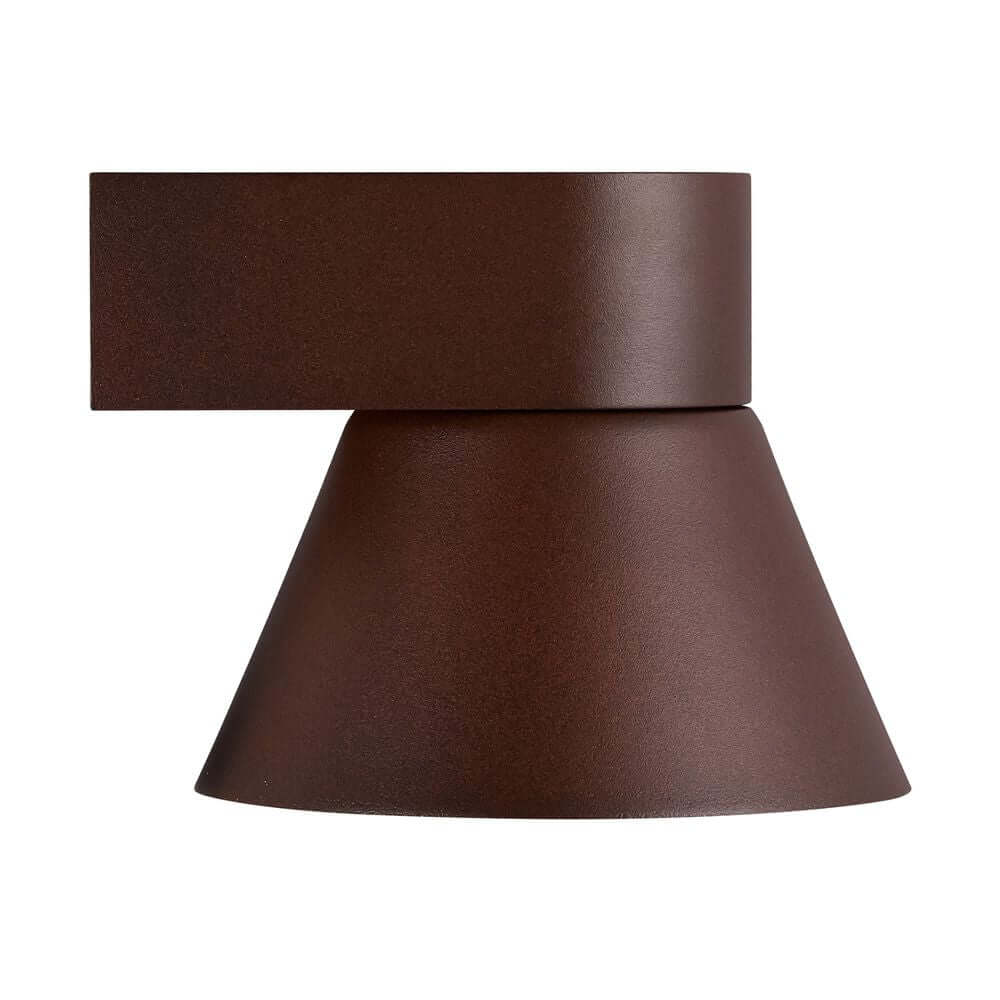 Außenwandlampe Kyklop Cone IP54 in Braun mit konischem Lampenschirm und modernem Design.