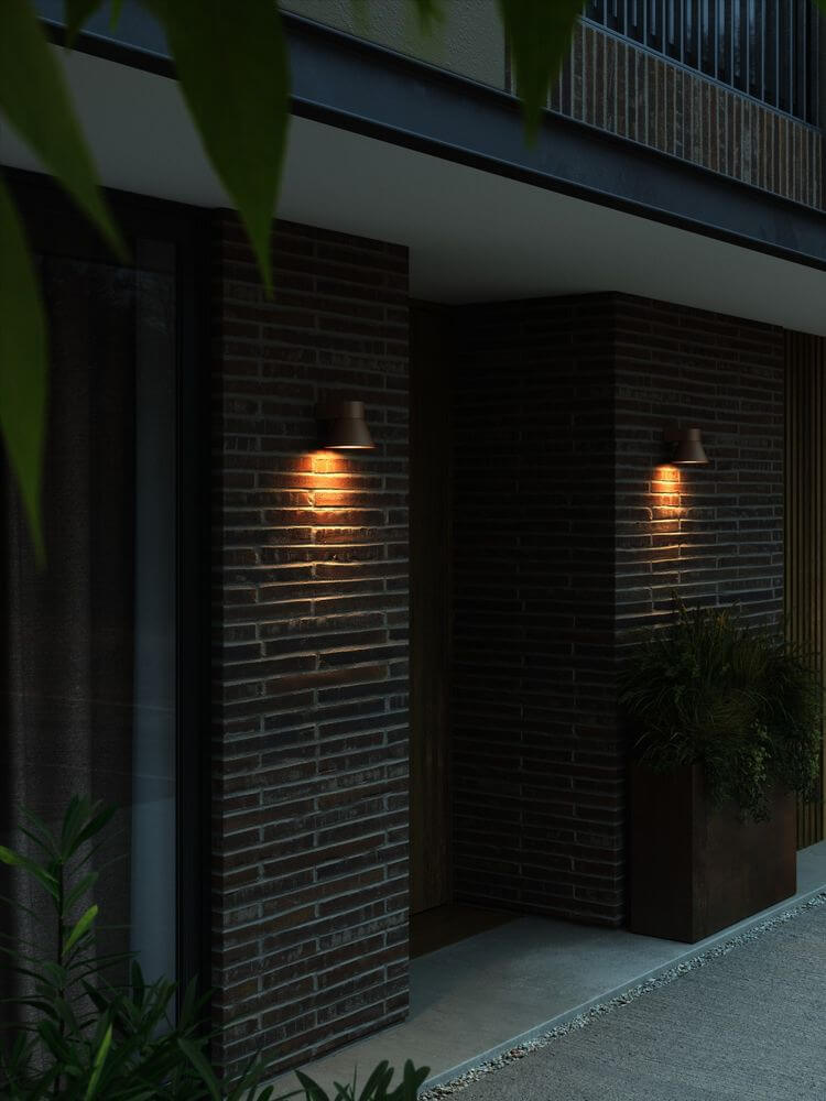 Außenwandlampe Kyklop Cone IP54 an einem modernen Backsteinhaus mit stilvollem Licht.