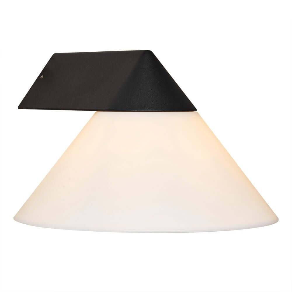 Außenwandlampe Linas IP54 mit elegantem, konischem Design und gleichmäßiger Lichtstreuung.