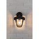 Außenwandleuchte Classic Curved Laterne IP44 an einer Backsteinwand mit Nostalgie-Design.