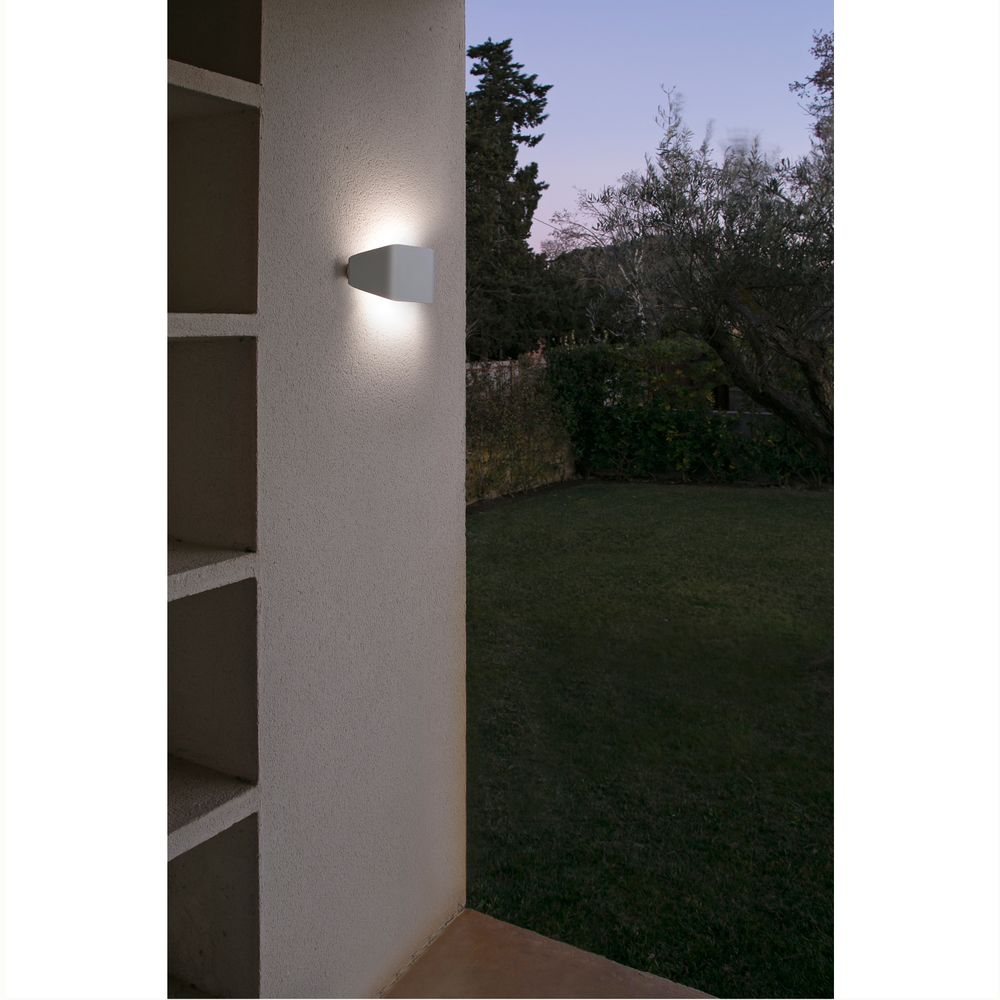 Lampe murale extérieure future IP44 résistant à l'eau salée blanche