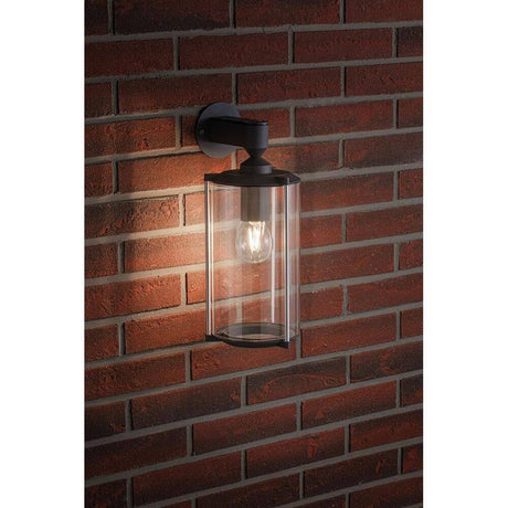 Außenwandleuchte Klassik Ø 16cm Glas Grau an einer Ziegelwand, mit klarer Glasoptik und nostalgischem Design.