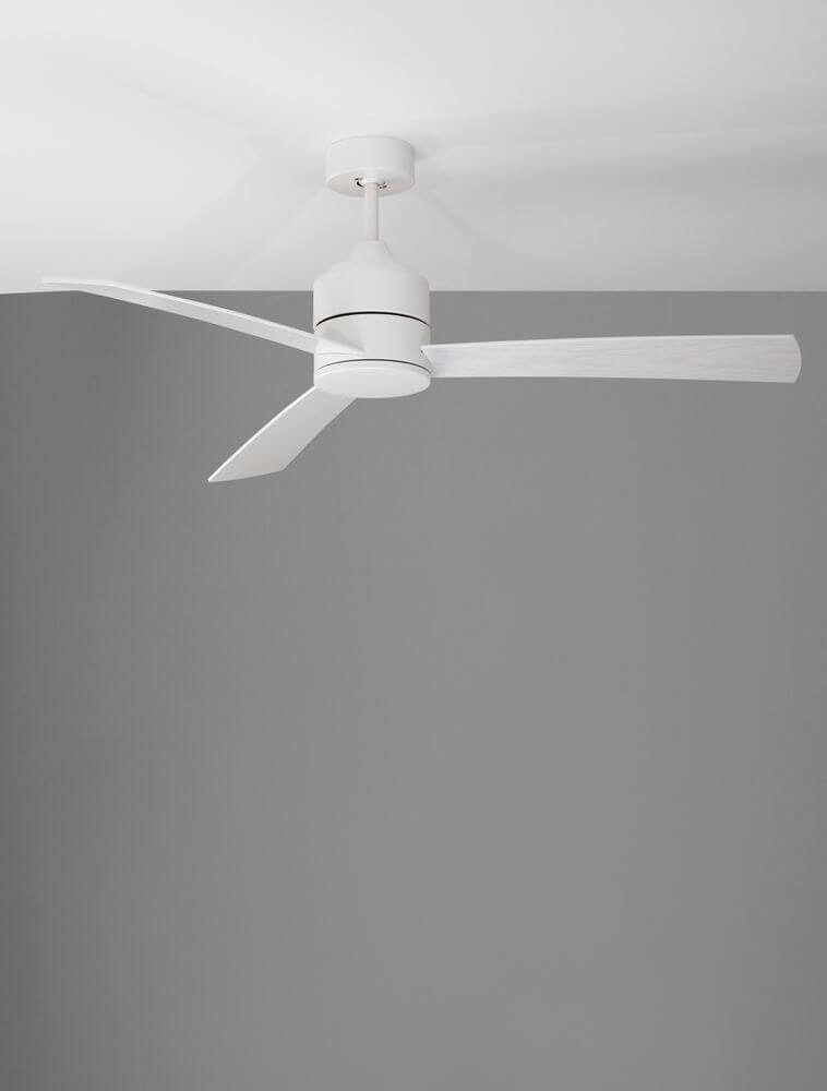 Axel Ventilator Ø 137 in Weiß matt mit drei Flügeln, modernem Design und hochwertigem Material.