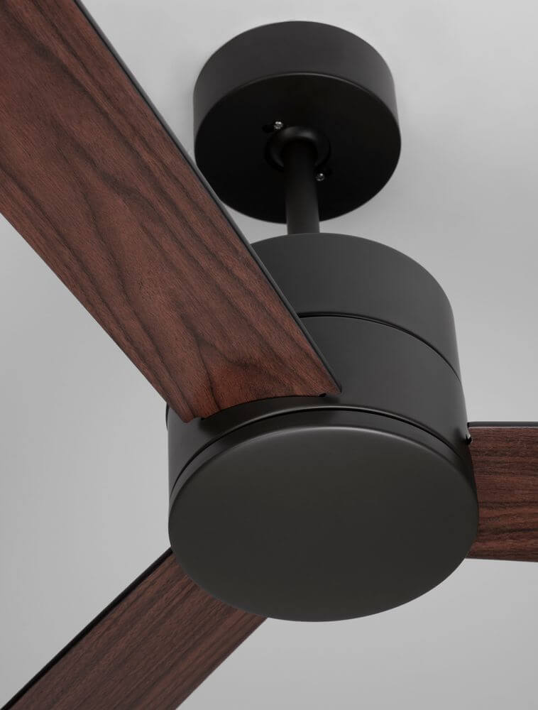 Axel Ventilator Ø 137 mit eleganter Holzoptik und modernem Design aus hochwertigen Materialien.