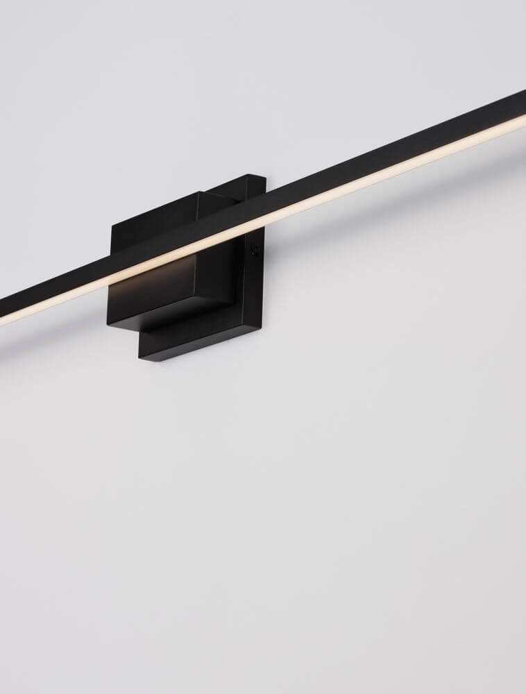 Moderne Azure LED Wandleuchte 3000K Schwarz an der Wand montiert, elegantes Design in Schwarz.