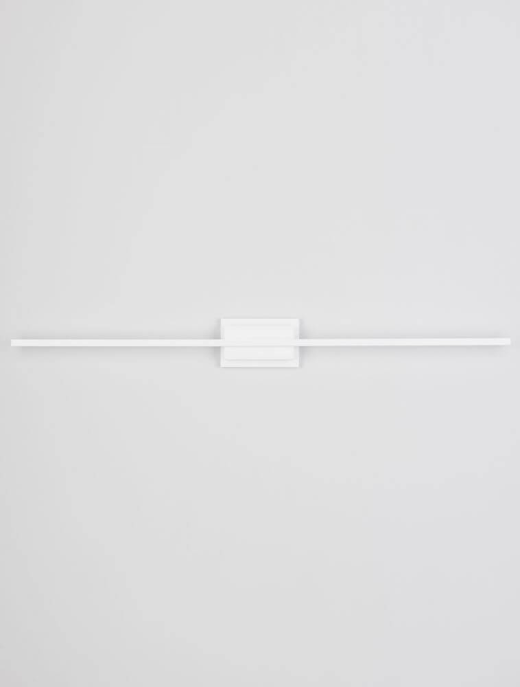 Azure LED Wandleuchte 3000K Weiß an einer Wand montiert, modernes Design in Weiß.