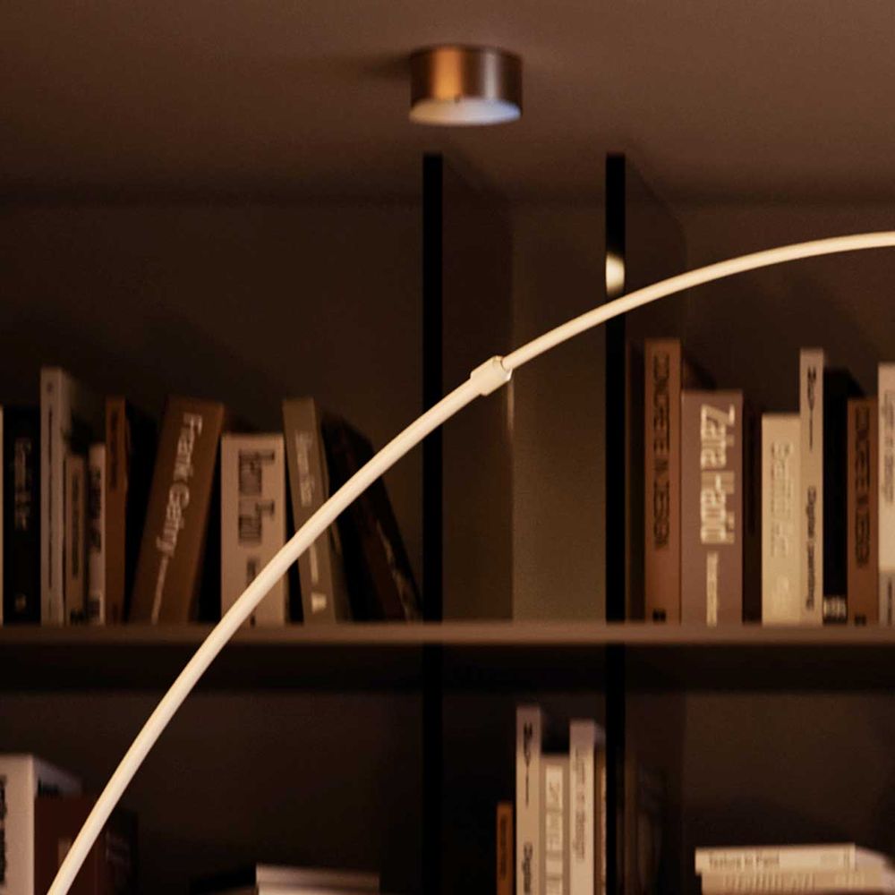 s.luce Lampa łukowa w kształcie kuli z nowoczesną marmurową podstawą