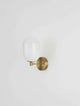 Balor Wandleuchte Gold - Elegante Wandlampe mit Opalglas und goldener Halterung für modernes Ambiente.