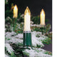 Baumkette Schaftkerzen teilbarer Stecker 16 klare Birnen IP44 auf einem geschmückten Weihnachtsbaum mit Schnee.